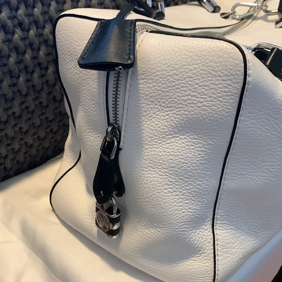 Michael Kors Hand Bag - Picture 5 of 14